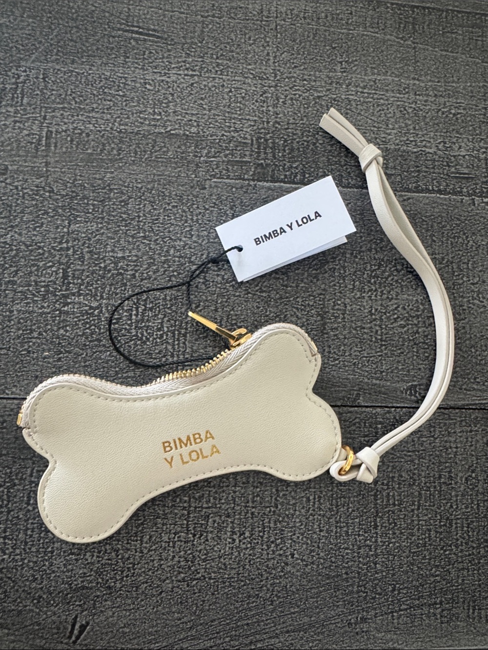 BIMBA Y LOLA Cream Bone-Shaped Dog Treat Pouch with Wrist Strap